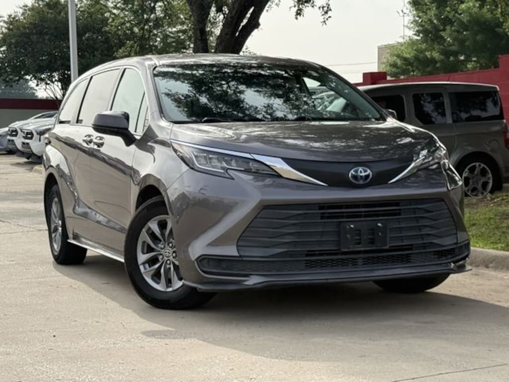 Used 2022 Toyota Sienna LE Van Passenger Van