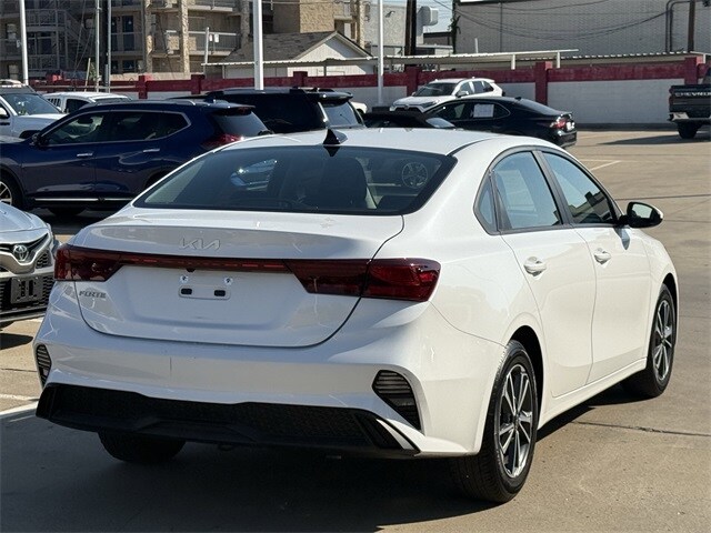 2023 Kia Forte LXS photo 3