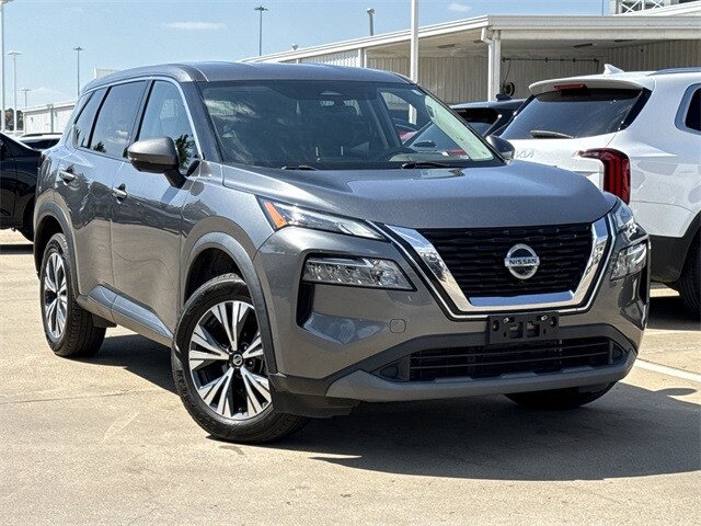 2021 Nissan Rogue SV photo 2