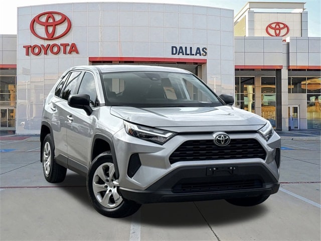 2023 Toyota RAV4 LE's photo