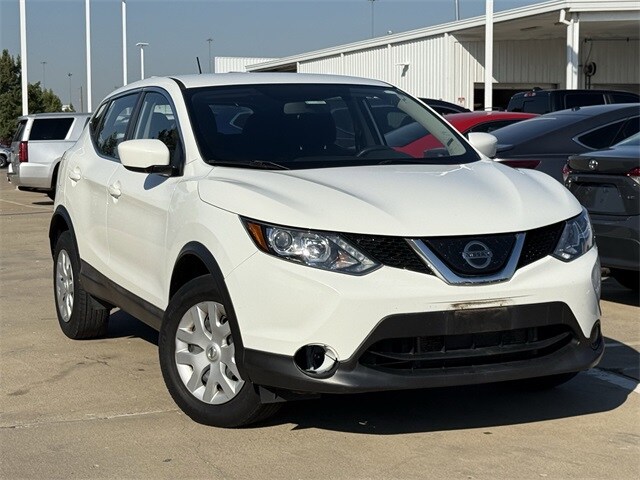 2019 Nissan Rogue Sport S photo 2
