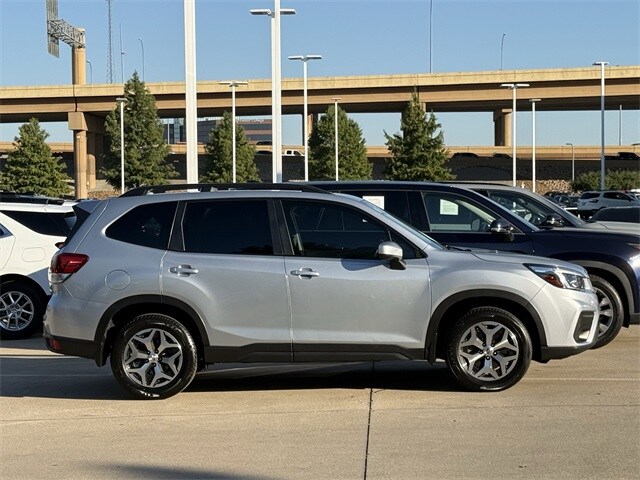 2021 Subaru Forester Premium photo 3