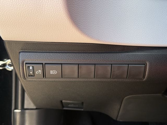 2025 Toyota Corolla SE - Photo 22