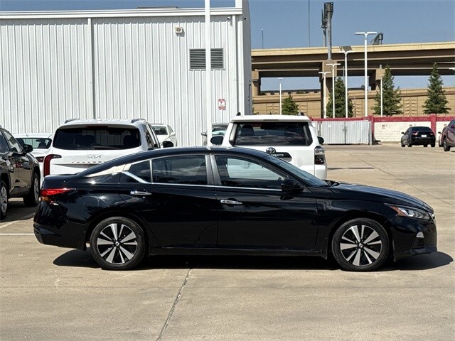 2022 Nissan Altima 2.5 SV photo 3
