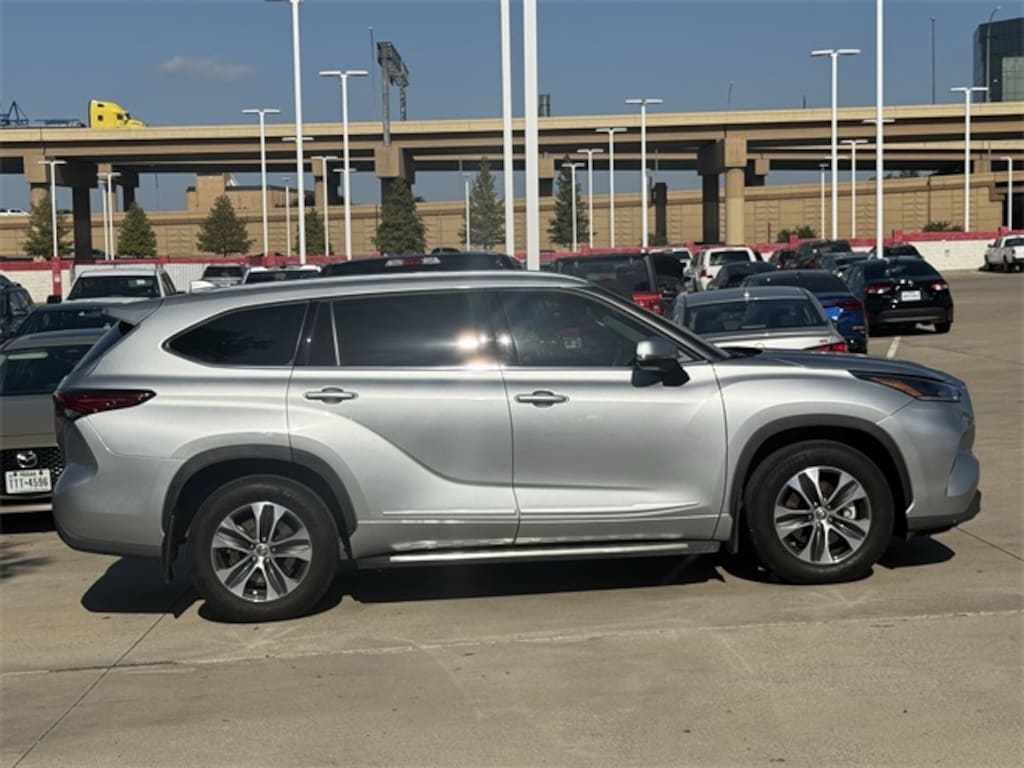 Used 2021 Toyota Highlander XLE SUV