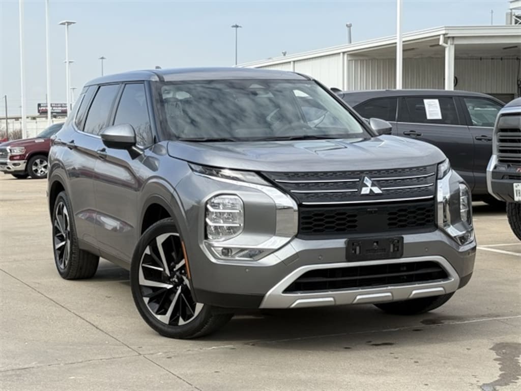 Used 2022 Mitsubishi Outlander SE CUV