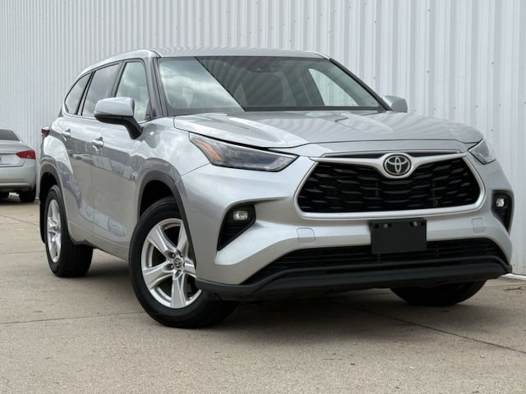 Used 2024 Toyota Highlander LE SUV