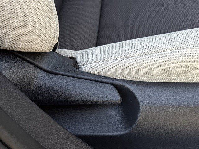 2026 Toyota Corolla LE - Photo 31