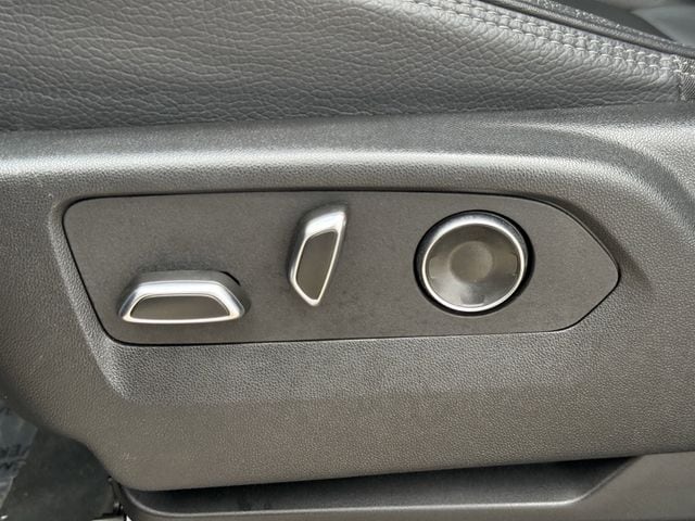 2025 GMC Yukon XL Denali - Photo 26