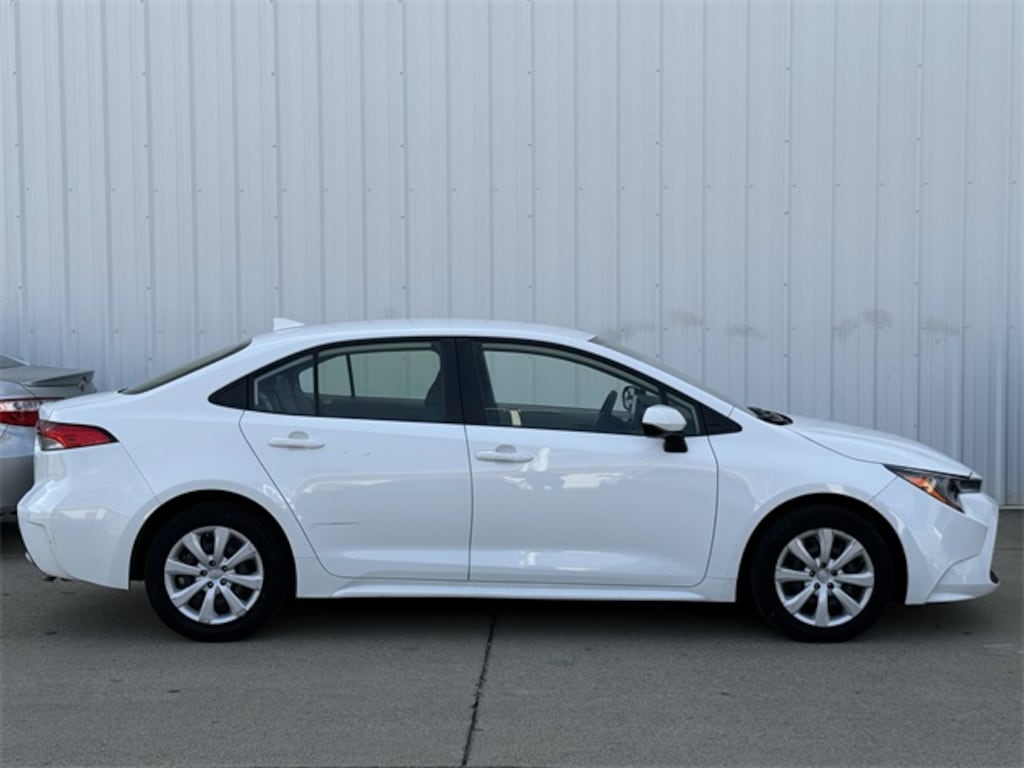 Used 2022 Toyota Corolla LE Sedan