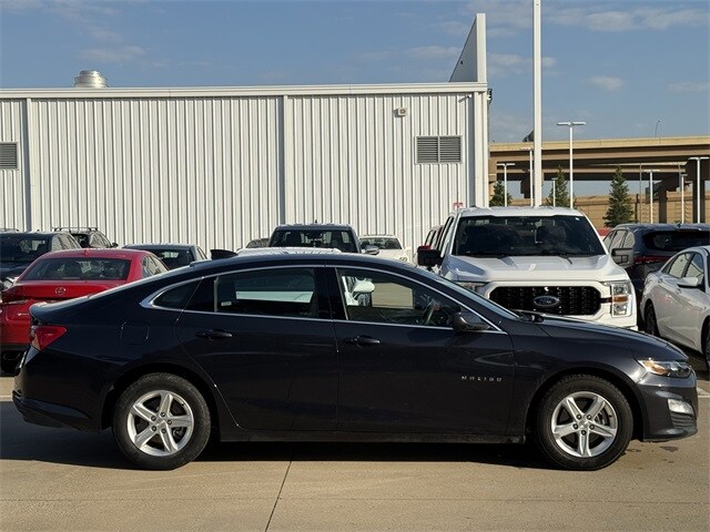 2023 Chevrolet Malibu 1LT photo 3