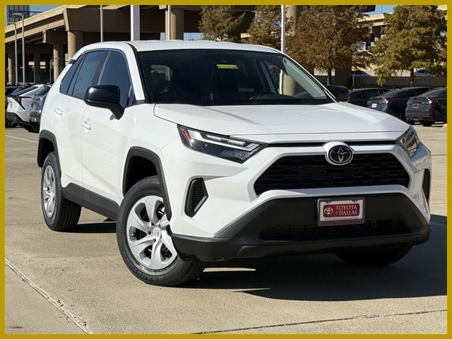 2025 Toyota RAV4 LE's photo