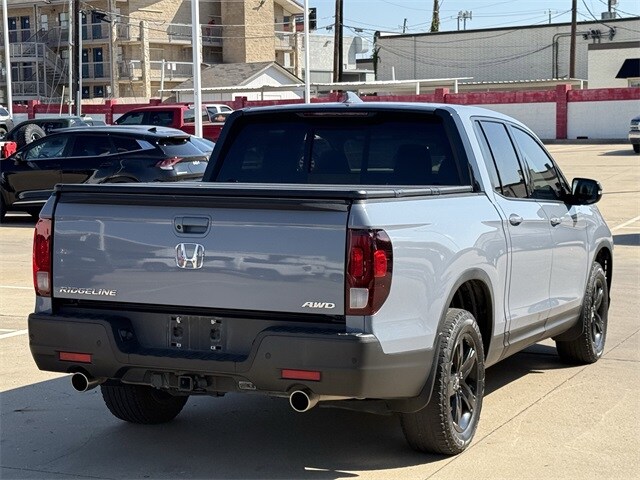 2023 Honda Ridgeline Black Edition photo 3