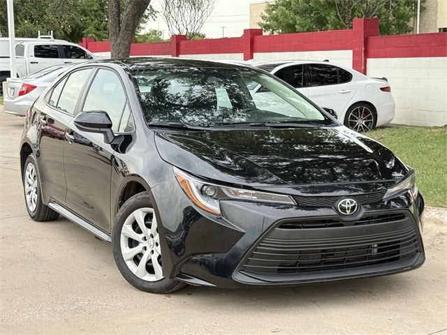 Used 2025 Toyota Corolla LE with VIN 5YFB4MDE1SP284449 for sale in Northfield, Minnesota