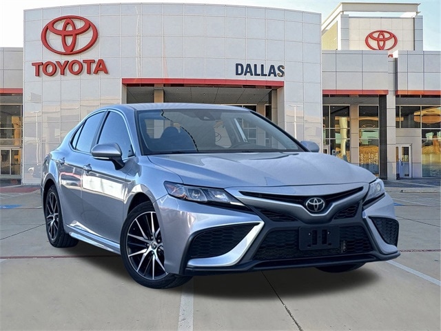 2024 Toyota Camry SE's photo