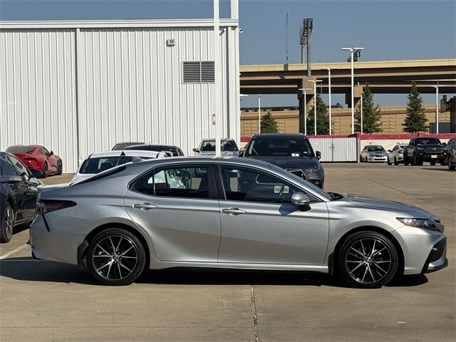 2024 Toyota Camry SE photo 2