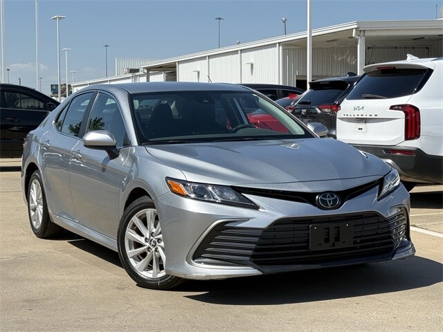 2023 Toyota Camry LE photo 2
