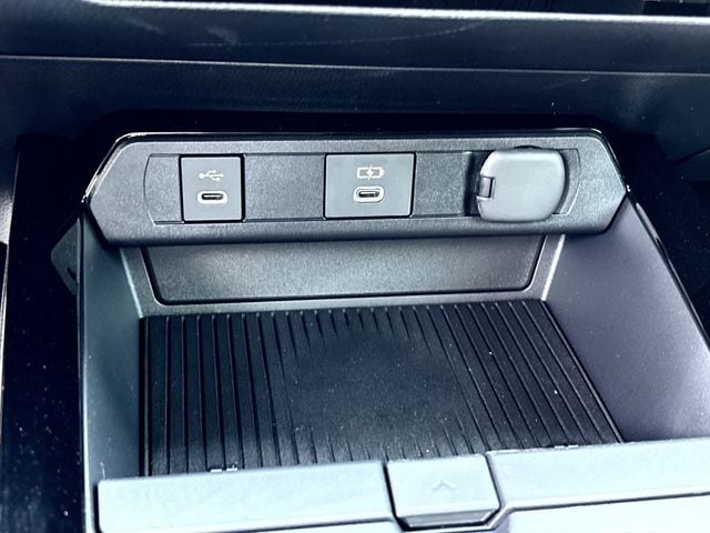 2026 Toyota Prius Plug-in Hybrid XSE - Photo 18