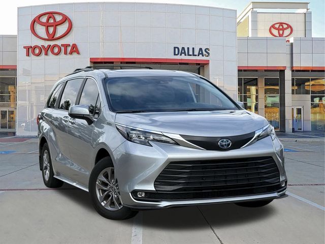 2025 Toyota Sienna XLE 8-Passenger Hybrid FWD's photo