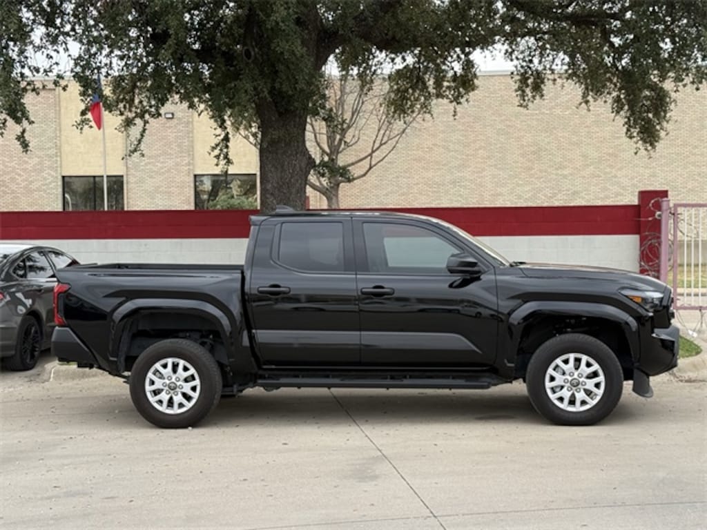 Used 2025 Toyota Tacoma SR Truck Double Cab