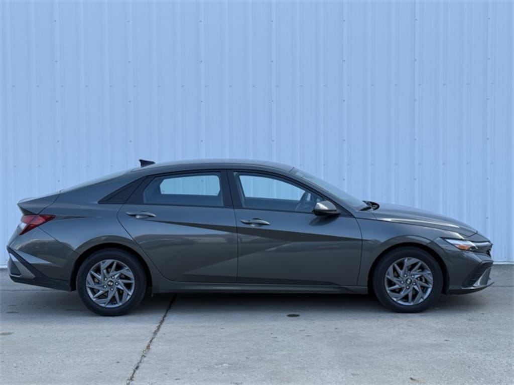 Used 2024 Hyundai Elantra SEL Sedan