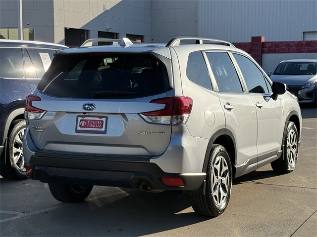 2021 Subaru Forester Premium photo 4