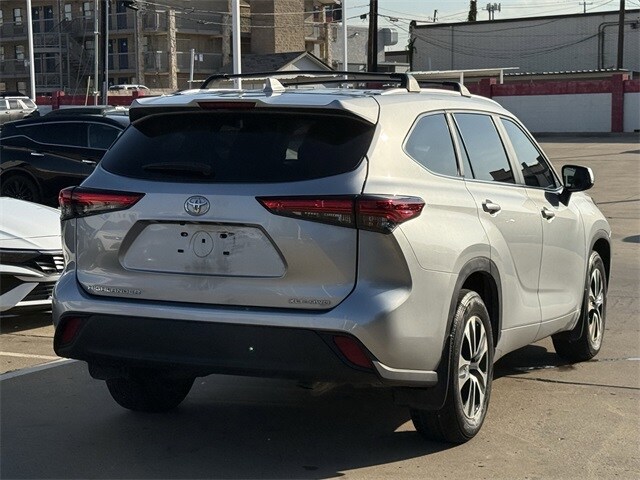 2023 Toyota Highlander XLE photo 4
