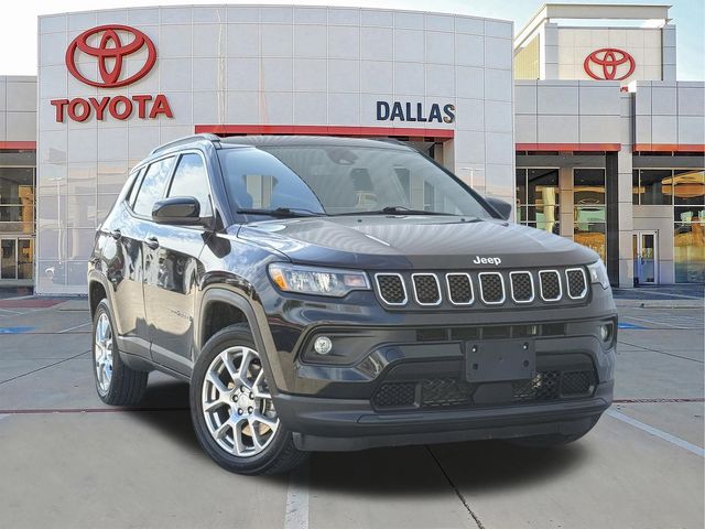 2023 Jeep Compass Latitude Lux 4X4's photo