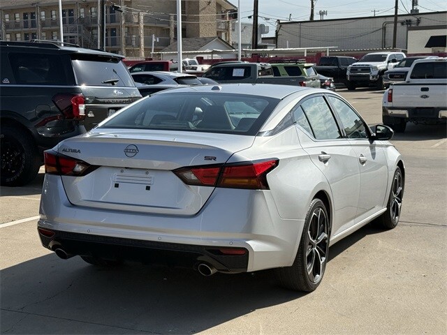 2024 Nissan Altima 2.5 SR photo 3