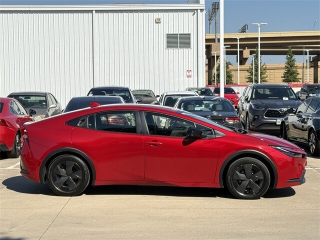 2024 Toyota Prius LE photo 3