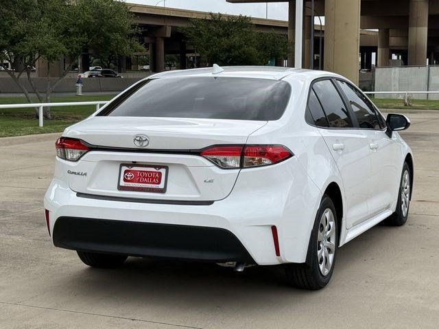 2026 Toyota Corolla LE - Photo 4