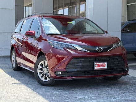2026 Toyota Sienna XLE 8 Passenger Van Passenger Van