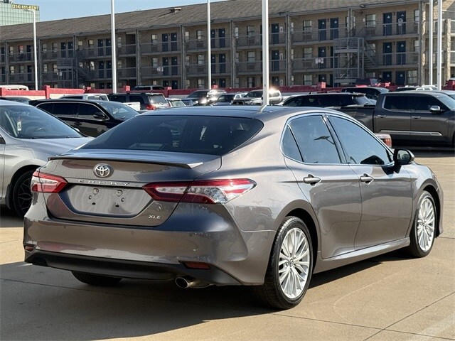 2018 Toyota Camry XLE photo 2