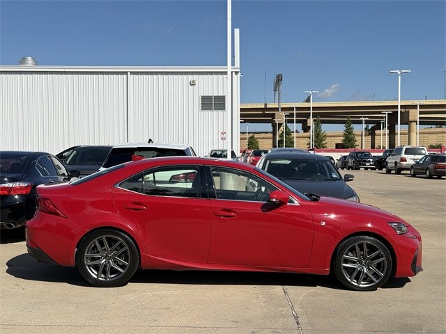 2017 Lexus IS 350 photo 3