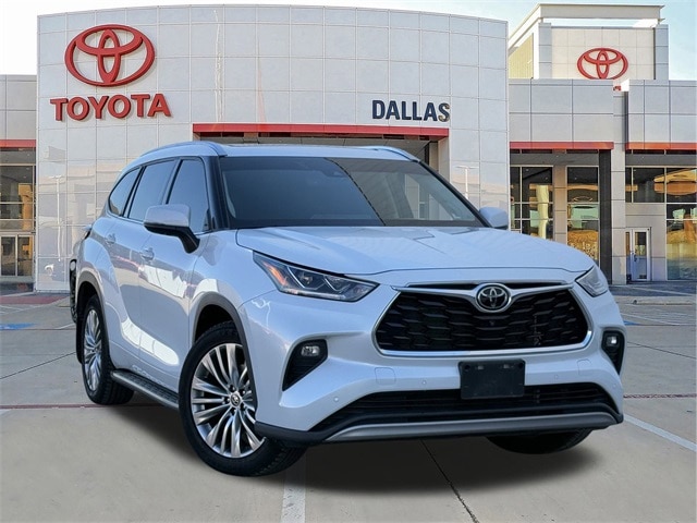 2022 Toyota Highlander Platinum's photo
