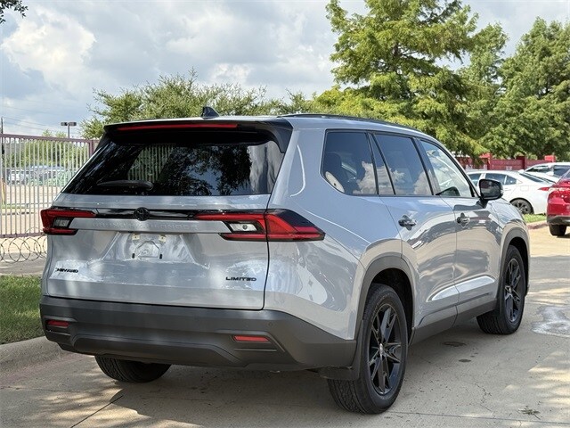 2025 Toyota Highlander Hybrid Limited photo 2