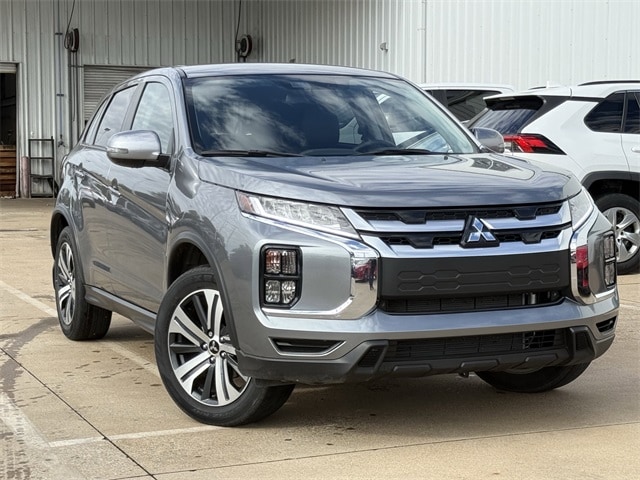 2023 Mitsubishi Outlander Sport SE's photo