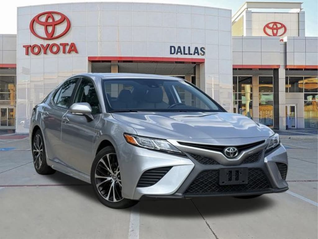 Used 2020 Toyota Camry SE Sedan