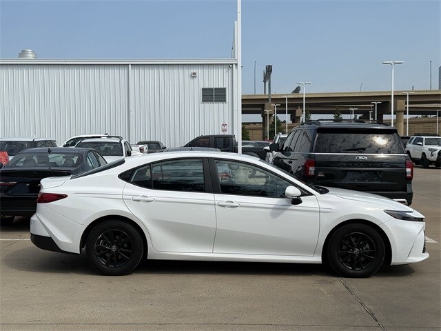 2025 Toyota Camry LE photo 3
