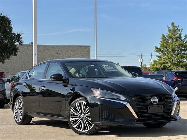 Used 2023 Nissan Altima SL with VIN 1N4BL4EWXPN319719 for sale in Dallas, TX