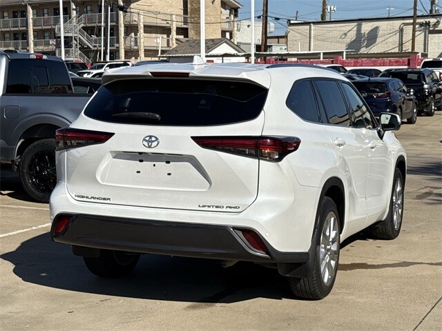 2023 Toyota Highlander L photo 3