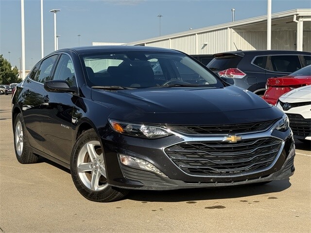 2023 Chevrolet Malibu 1LT photo 2