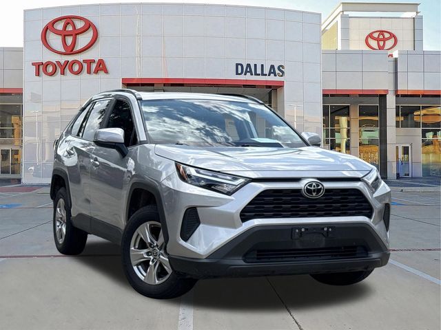 2023 Toyota RAV4 XLE FWD's photo
