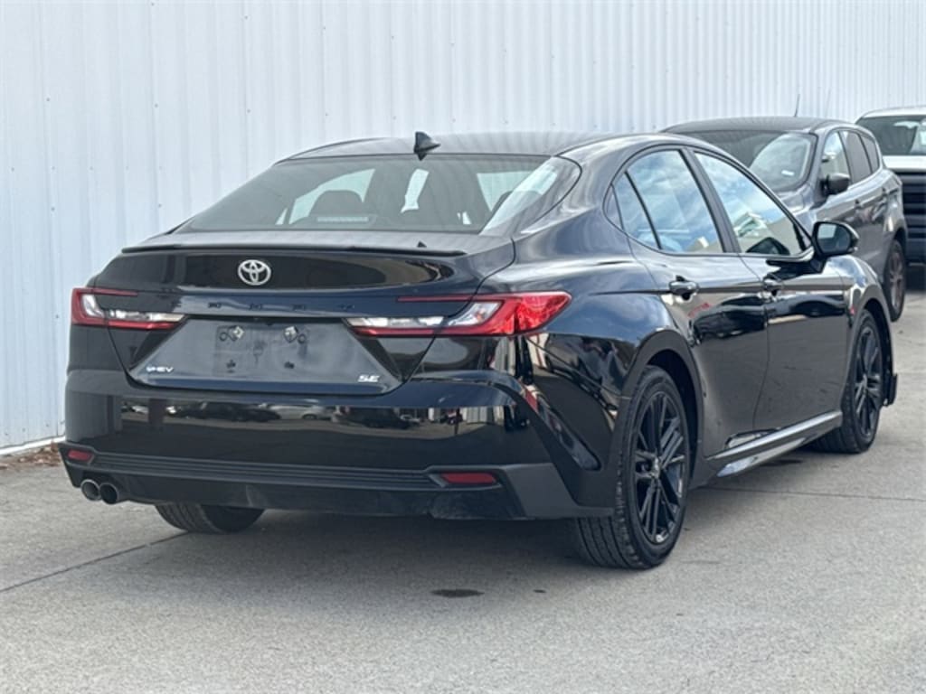 Used 2025 Toyota Camry SE Sedan