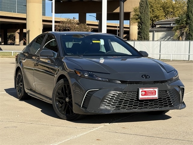 2026 Toyota Camry SE's photo