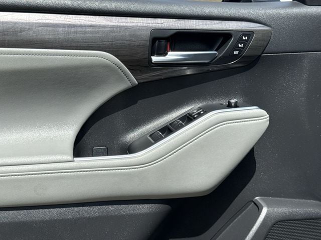 2024 Toyota Highlander Platinum - Photo 29