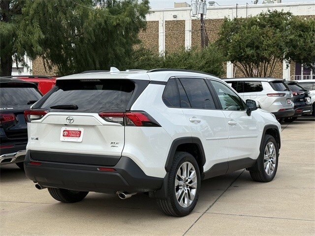 2024 Toyota RAV4 XLE Premium photo 4