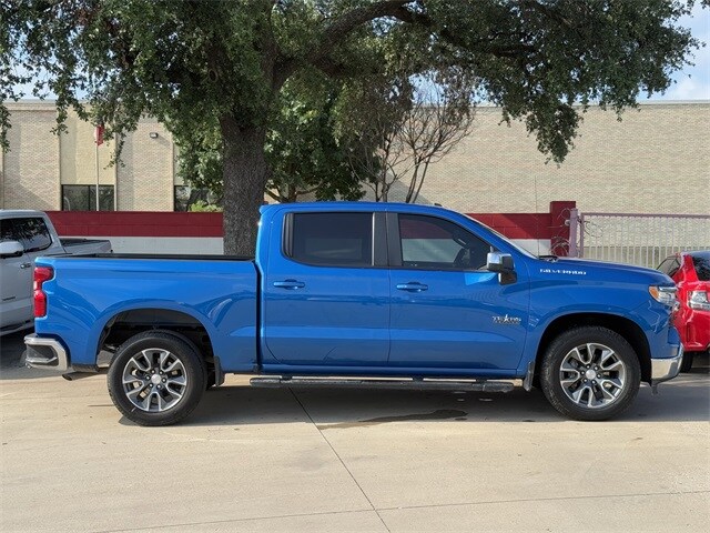2023 Chevrolet Silverado 1500 LT photo 2