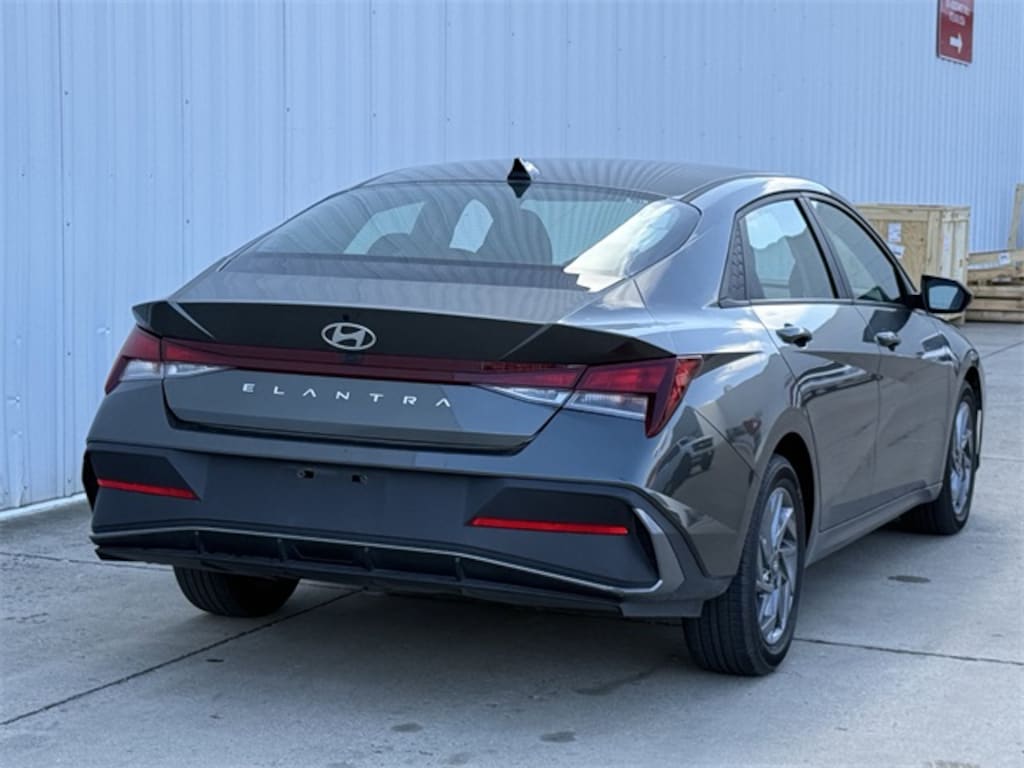 Used 2024 Hyundai Elantra SEL Sedan