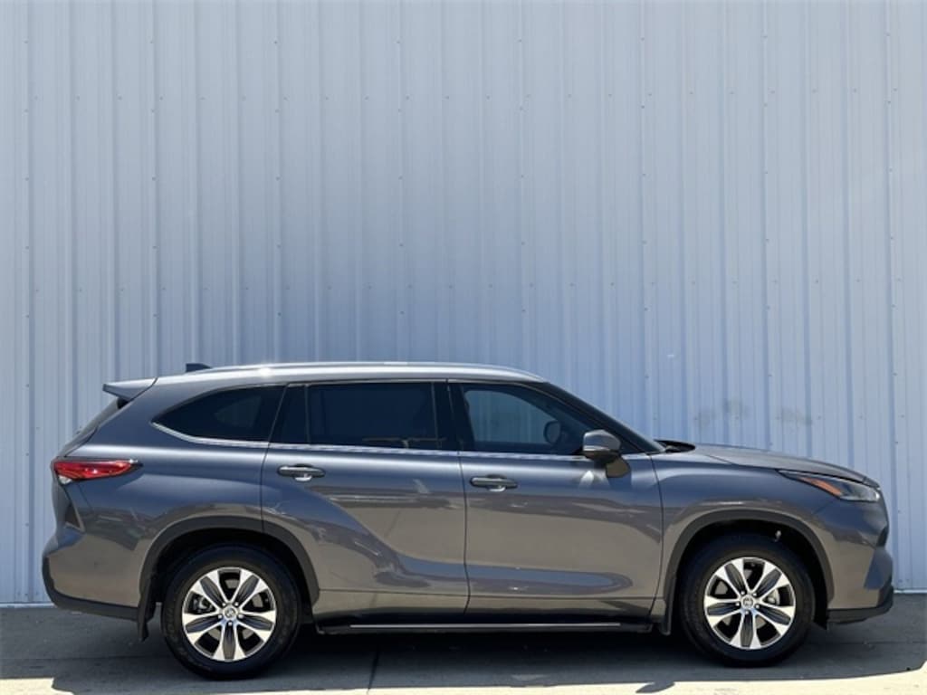 Used 2021 Toyota Highlander XLE SUV